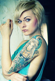 Madingas moteriškos rankos rožės ir avataro tatuiruotės modelis