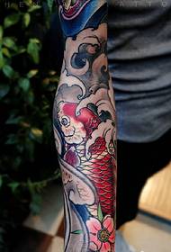 Tatuatu di bracciu di fiore giallu tatuatu di calamar rossi perfettamente è bello