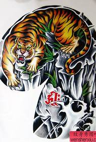 A szép klasszikus félig nyakú hegyi tigris tetoválás kéziratmintázatának megjelenésének gyönyörű lélekéből ajánlott