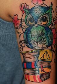 Цветна рака боја птица шема за тетоважа симпатична и подвижна