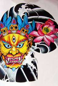 Halv tatoveringsmønster: farve en halv plakatørnhoved Lotus tatoveringsmønster