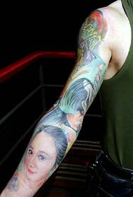 Tatuaggio tatuaggio totem braccio bellissimo e bellissimo