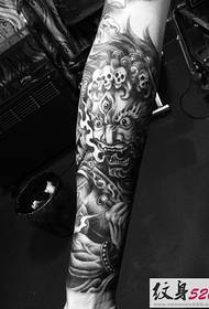 Tatuaje de brazo de flor de estilo chino de moda