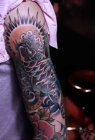 ຮູບແບບ tattoo koi ແບບດັ້ງເດີມຂອງຈີນ