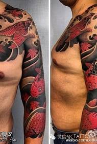 Japonski tradicionalni vzorec tatoo na rokah lignjev