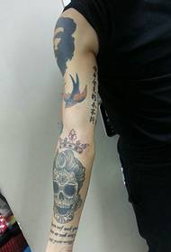 Naka-istilong personalidad ng bulaklak ng braso ng tattoo tattoo