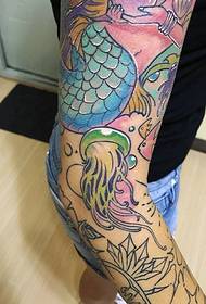 Blomma arm tecknad liten flicka tatuering mönster mycket söt