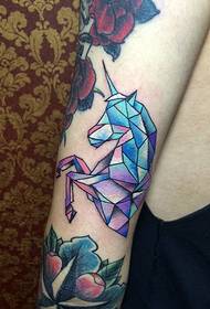 Išskirtinis ir gražus gėlių rankos tatuiruotės paveikslėlis