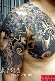 Setengah pola tato: setengah dari elemen tato Cina, pola tato topeng Peking Opera