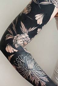 Häikäisevä kukkavarren tatuointikuvio