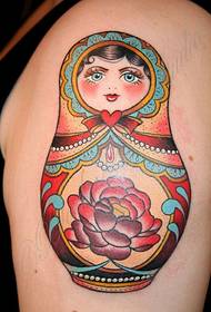 Patrón de tatuaje de brazo de muñeca rusa genial de personalidad