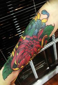 Tatuaggio colorato bellissimo braccio fiore tatuaggio