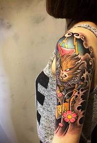 Modello di tatuaggio Qitian Dasheng braccio braccio di fiori ragazza capelli corti