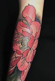 Modieuse tatoeëermerk van blommearmblomme
