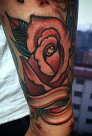 Impresionante imagen de tatuaje de brazo de flor llena de encanto