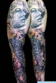 Tattoo 520 Gallery furnisce un mudellu di tatuatu di braccio di fiore europeu è americanu neru è biancu