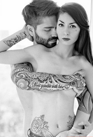 Еўрапейская і амерыканская пара татуіроўкі на кветцы