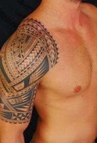 Schoolboy hannu a kan baki layi m geometric kashi fure hannu tattoo hoto