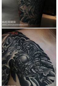 Tetoválásmunkák: Japán hagyományos, régi, szuper jóképű félszáz szellemfigura tetoválás mintája