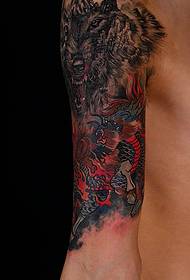 Krahu i luleve modeli i vjetër tatuazh i tatuazheve është shumë i fuqishëm