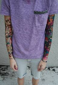 Мушка двојна цветна тетоважа на руци има шарм плус бодови