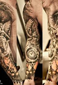 Patrón de tatuaxe de brazo de flores de anxo europeo e americano