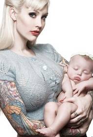 جميلة الجمال الأجنبية الأم زهرة ذراع شخصية الوشم نمط الصورة