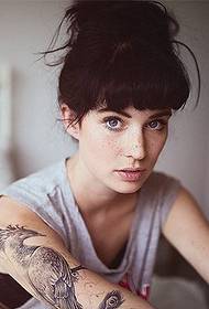 20 foto di tatuaggi floreali per braccio femminile