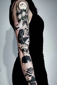Modello tatuaggio braccio fiore personalizzato