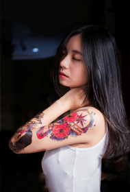 Geverfde blomarm HD-tatoeëringspatroon
