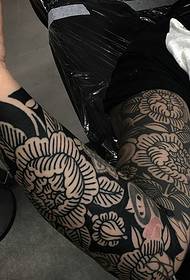 Wzór tatuażu przystojny kwiat ramię kwiat