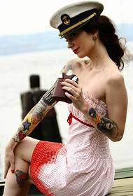 seksikäs tyttö kukka jalat kukka käsivarsi persoonallisuus tatuointi kuva kuva