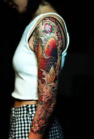 Witte dame bloem arm inktvis tattoo foto