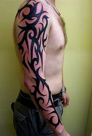 Tatuaje elegante elegante del brazo de la flor del tótem