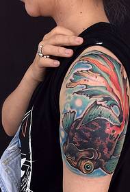 Mænds blomsterarm tatovering tatovering er meget gratis og let