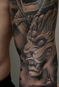 Manlig stilig blommararm rustning som tatueringsbild