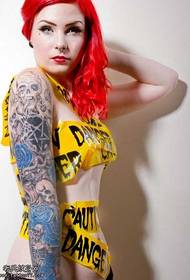 Modello di tatuaggio selvaggio di personalità braccio bellezza fiore