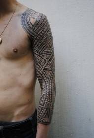 Blomarm wonderlike Polynesiese tatoeëringpatroon