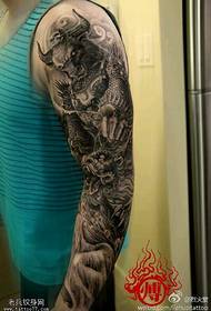 Kráva ďábel květina paže tetování vzor
