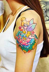 Eleganti e bellissime immagini di tatuaggi floreali con braccio colorato