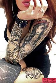женски тетоважа работа со цветни раце портрет тетоважа работа