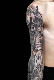 Tattoo tradicionale të krahut të lules me kallamare dhe prajna