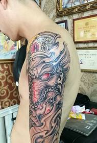 Nou model de tatuaj de elefant brat de flori de modă