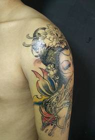 Modellu di tatuaggi di braccio di fiore misturatu cù carp è fiore gemme