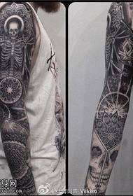 Skeleta vaniļas ziedu rokas tetovējuma modelis