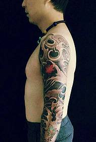 Patrón de tatuaje de brazo de flor clásico súper llamativo