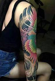 Runako rune bvudzi refu rine rakashongedzwa maruva ruoko ruoko Phoenix tattoo pikicha