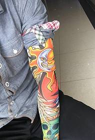 Vrlo privlačna slika cvjetne ruke za tetovažu