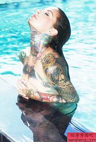 pattern ng personal na dalawahang dobleng bulaklak ng braso ng tattoo