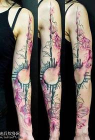 Όμορφη τατουάζ μοτίβο λουλουδιών